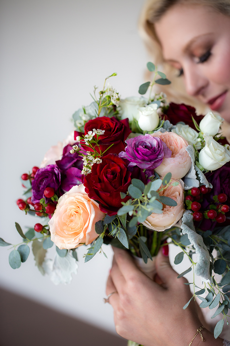 winter-bridal-bouquet