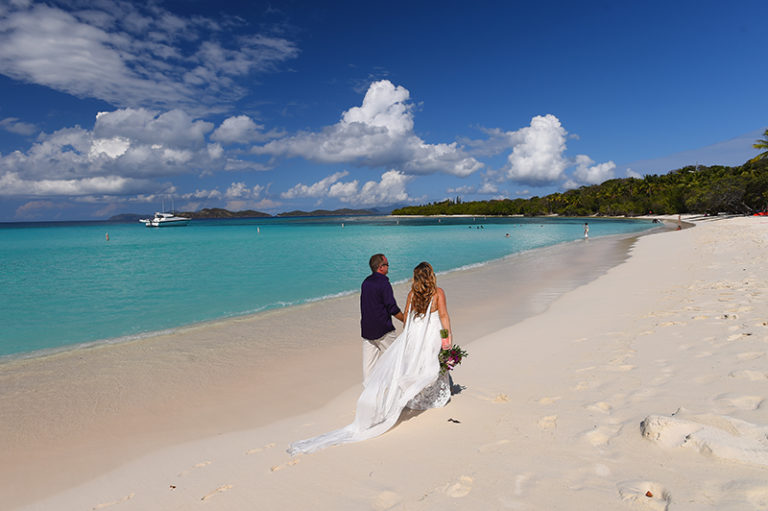 Caribbean Beach Wedding On The Sand Of St Thomas The Destination Wedding Blog Jet Fete By 5076